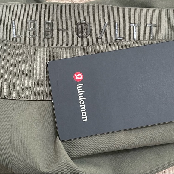 Lululemon Athletica Green Leggings License to Train NWT Size Small - Picture 8 of 9